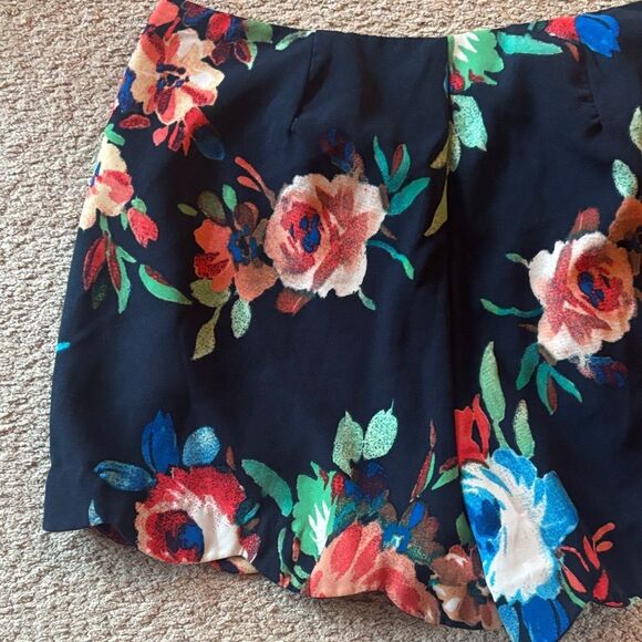 L🖤ve Tree Los Angeles Scalloped Floral Women's Shorts - Picture 8 of 9